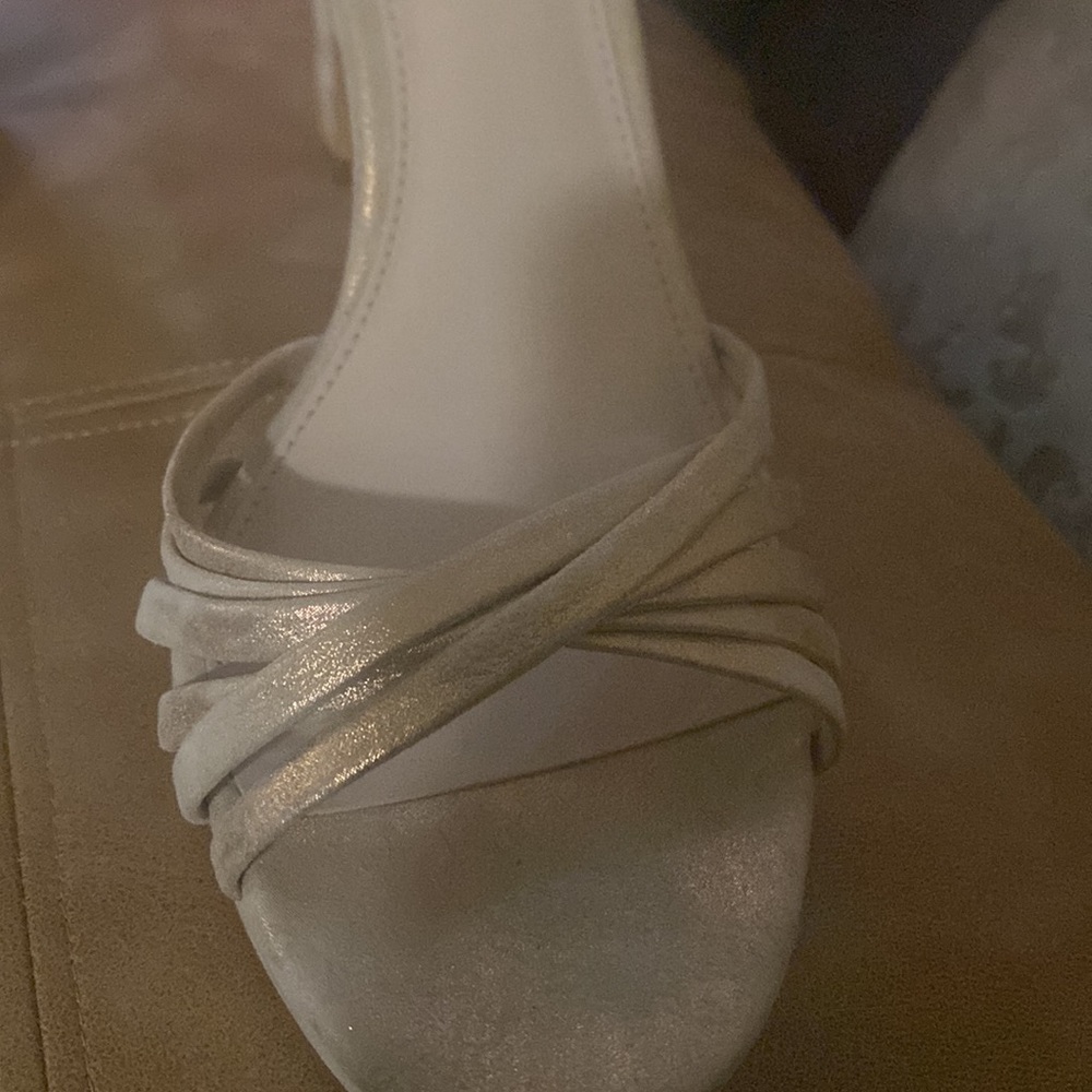 NWOB -Vince Camuto heels - Picture 9 of 12